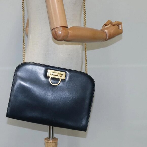 Salvatore Ferragamo Gancini Chain Shoulder Bag Leather Navy Gold Auth 105376 - Picture 3 of 16